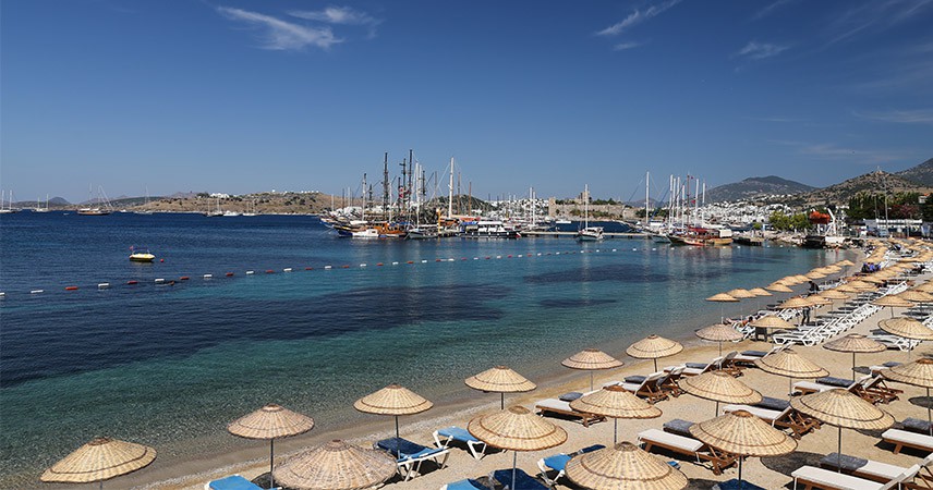 Bodrum, yıllardır bu yapısını sürdürdüğü için gelenler ne ile karşılaşacaklarını bildikleri halde ilçe çekim merkezi olmaya devam ediyor.