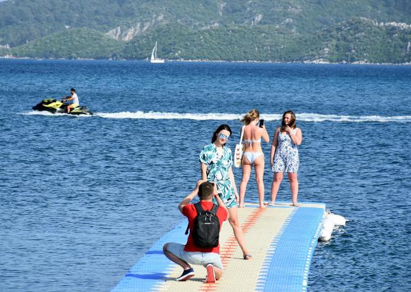 Ülkemize gelen misafirler, burada kendilerini evlerindeymiş gibi hissettiklerini dile getiriyorlar.