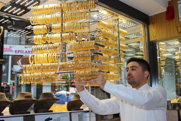 Çeyrek Altın 450,6500 lira.