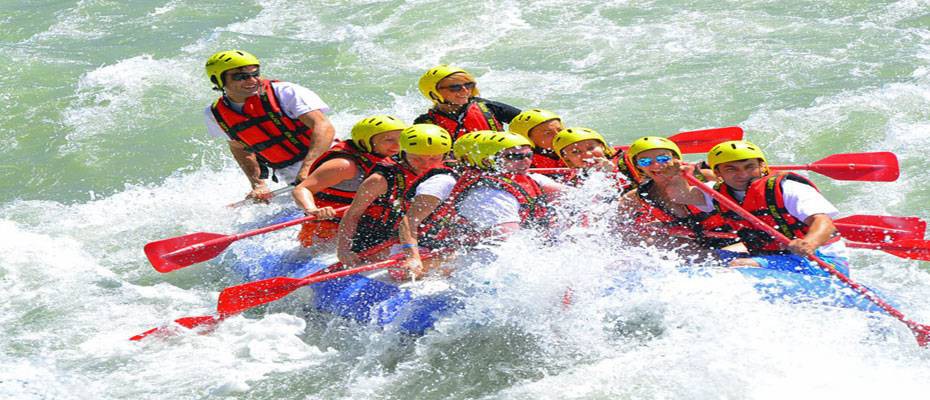 Kitesurf bir tarafa dursun rafting giderek artan bir ilgi ile geniş kitlelere yayılıyor. Türkiye bu anlamda geçiş olanaklar sunan bir coğrafyaya sahip.