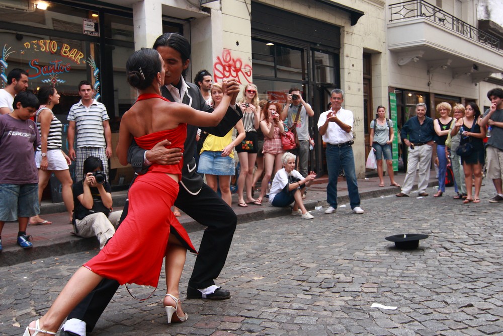 Buenos Aires. / Buenos Aires'de tango yapmak anı biriktirilecek tatillerin başında geliyor.