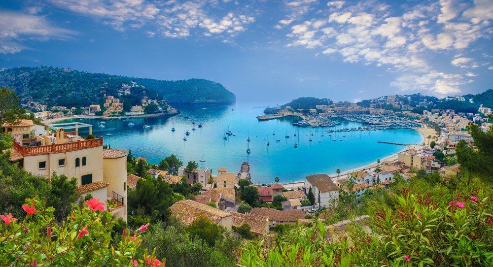 İspanya, Mallorca. / Hem profesyonel hem de amatör bisikletçilerin ağırlıklı olarak bahar aylarında akın ettiği Mallorca’da hem birçok bisiklet takımı hem de amatör bisiklet kulüpleri yer alıyor. Bu sporu öğrenmek ya da bu alanda daha da gelişmek isteyenler için eşsiz bir rota.