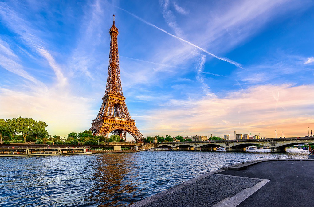 Fransa, Paris. / Aşkın kenti Paris, her ne kadar sarı yeleklilerin istilası altında gibi görülse de oradaki eylemler bile turistlerin gezmesine engel değil.