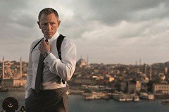 SKYFALL / Yönetmen koltuğunda Sam Mendes’in oturduğu film, Türkiye, Çin ve İngiltere ekseninde geçiyor. Türkiye İstanbul’da Kapalıçarşı, Eminönü, Sirkeci çekim platosu olarak kullanılırken, bunun yanında Adana ve Fethiye’de de çekimler gerçekleştirildi.
