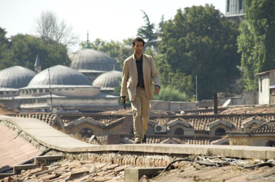 THE INTERNATIONAL / 2009 yapımı The International'ın baş rollerini Clive Owen ve Naomi Watts’ın paylaşıyor. Bir aksiyon filmi olan The International, ülkemiz seyircilerini Sultanahmet arka fonlu kovalamaca sahneleri ve üç dakikalık Haluk Bilginer'in yer aldığı sahne ile filmi izlemeye çekti.