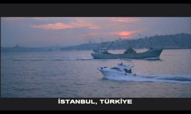 THE WOLD IS NOT ENOGH / The World Is Not Enough 1999 yılında çevrilmiş bir film. Yapımda İstanbul'un tüm eşsiz güzelliğini ön plana seriliyor.
