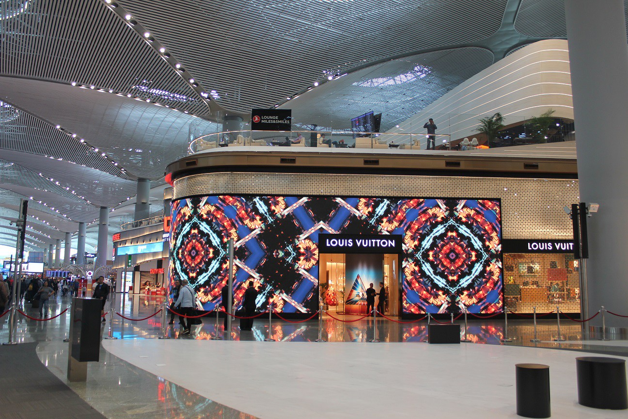 İstanbul Havalimanı içinde hizmet eden perakende noktalara her gün bir yenisi ekleniyor.