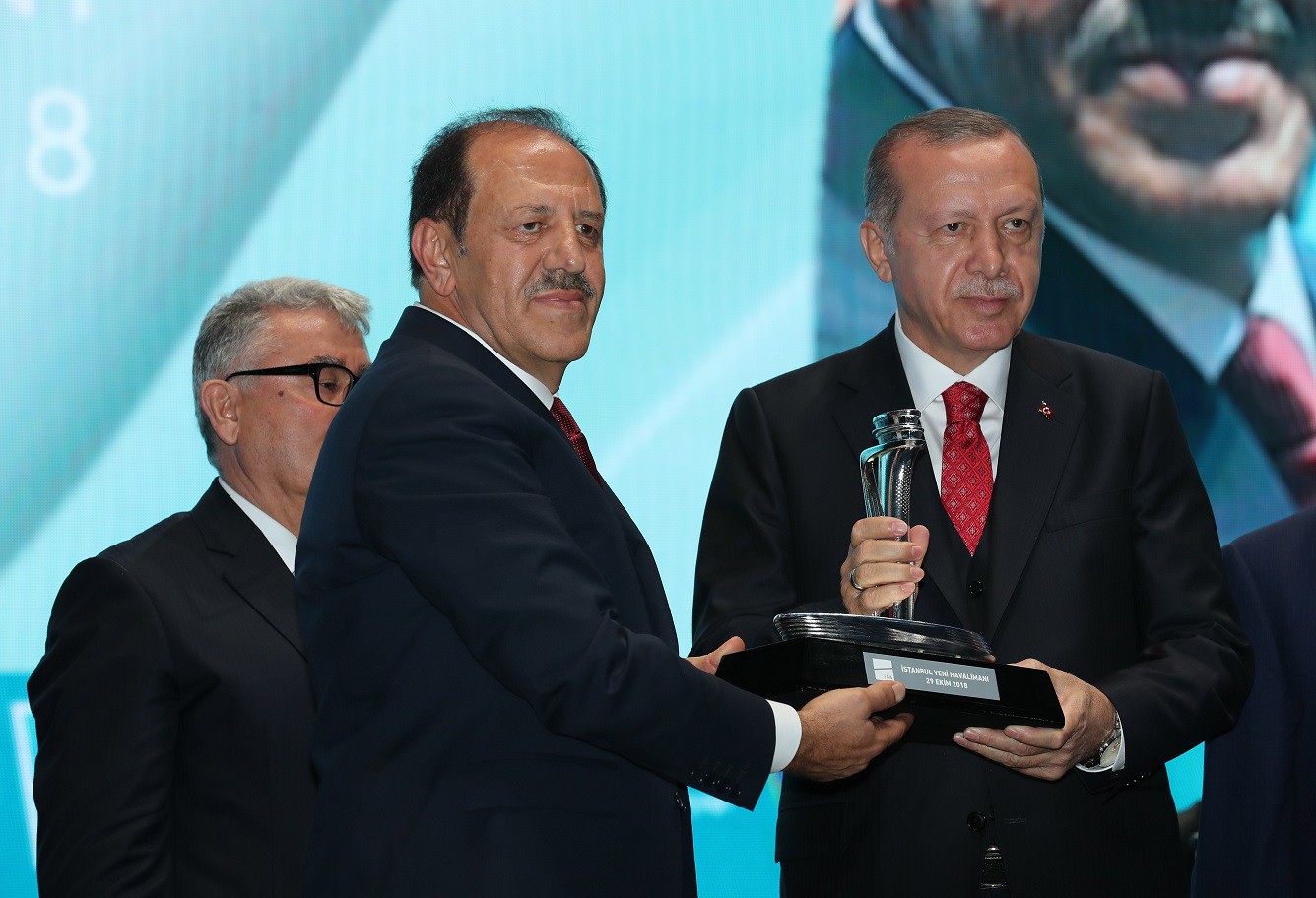 Ekonominin devi Avrupa ülkelerinin uzun yıllar bitiremediği havalimanı projeleri beklerken, kısa süre içinde çok daha büyük ölçekli İstanbul Havalimanı'nın bitirilmesi çok konuşuldu.