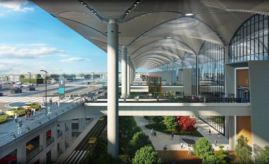 İstanbul Havalimanı'nda hanutçuluk, çığırtkanlık ve bagaj simsarlığı yapan kişilere, güvenlik görevlilerince adli ve idari işlem uygulanıyor.