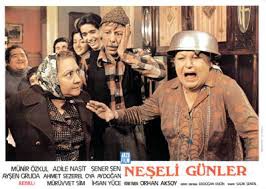 Filmdeki yan karakterleri canlandıran Mürüvvet Sim, Ayşen Gruda ve Şener Şen'in kattığı tadı da unutmamak gerek.