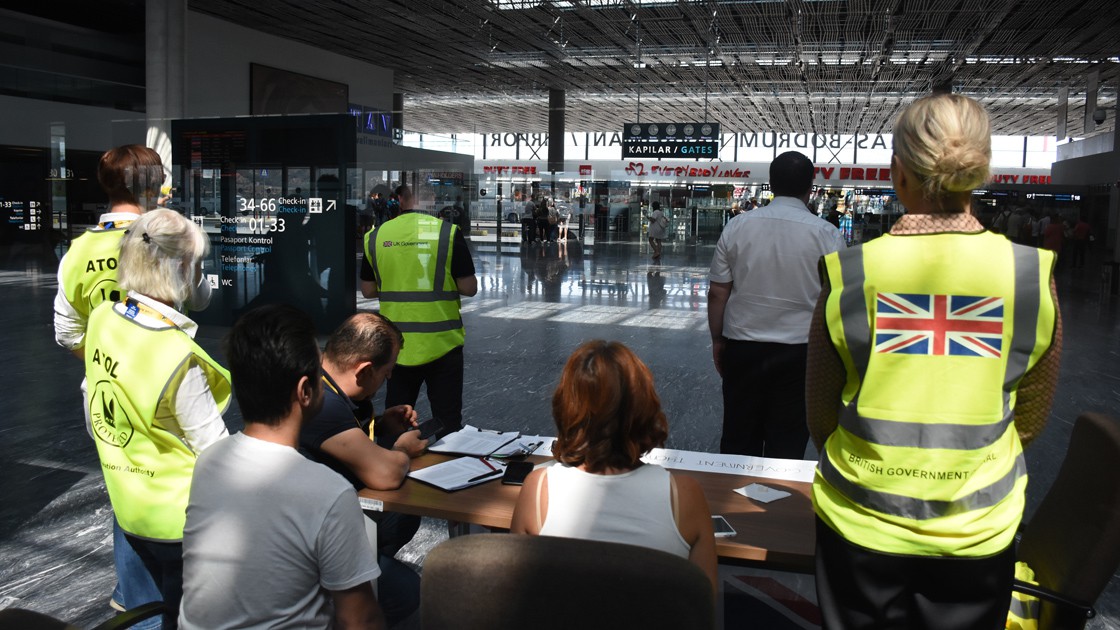Thomas Cook misafiri konaklayan otellerin bu misafirlerinden ücret talep etmesi, odayı boşalttırması durumunda haklarında yasal işlem başlatılacağını hatırlatan Ayhan, Kültür ve Turizm Bakanlığı ile Hazine ve Maliye Bakanlığı arasında Thomas Cook faaliyetlerinden zarar görebilecek işletmeler için üzerinde çalışılan