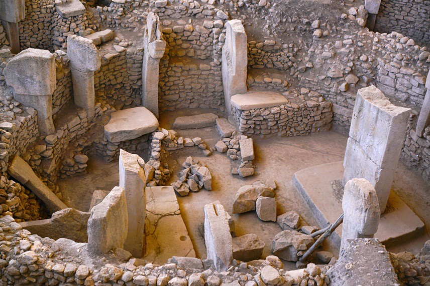 GÖBEKLİTEPEŞanlıurfa'nın son keyfi Göbeklitepe yurt dışından çok turist çekiyor. biz topraklarımızdaki bu güzelliği niçin gidip de görmeyelim değil mi?