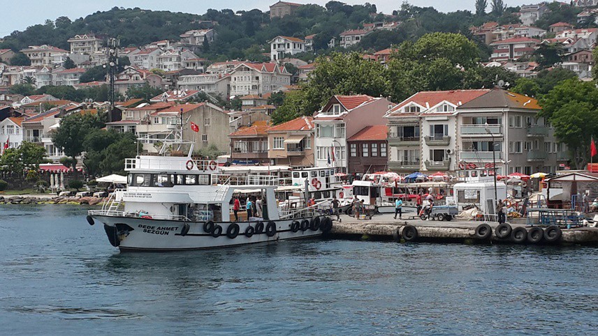 KAYALARI ÜNLÜ BİR ADA
Kayaları bol bir ada burası. Bizans zamanında kemerleri yapmak için adadan taş getirtildiği biliniyor.