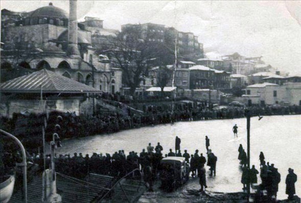 6 Mart’ta havaların ısınmasıyla buzlar erimeye başladı ve İstanbul’un çetin kışından geriye anılar ve fotoğraflar kaldı.