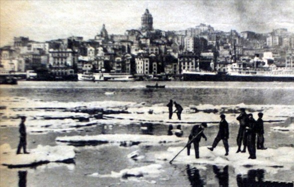 İstanbul Boğazı, sadece İstanbul'un değil dünyanın da göz bebeği. 1954 yılının Şubat ayında İstanbullular bir sürpriz ile karşılaştılar.