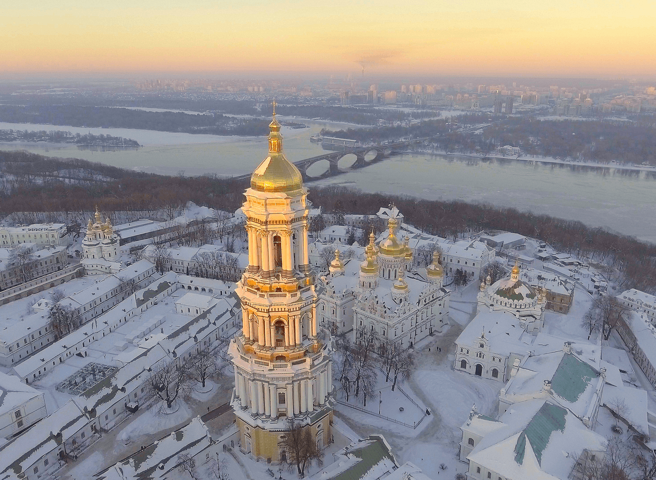 UKRAYNA-KİEV / Listemizdeki bir başka başkent ise Kiev. Dnipro Nehri’nin donması ile muhteşem manzaralar ortaya çıkıyor. Sadece Kiev değil, Ukrayna’nın genel olarak ucuz bir ülke olduğunu söylenebilir.