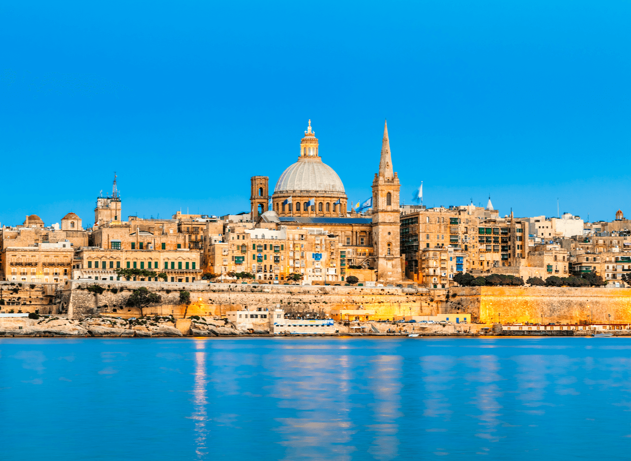 MALTA / Yılbaşı tatilinde yurt dışına çıkarım ama Akdeniz’den vazgeçemem diyenlere önerimiz ise Malta. Dünyanın en küçük ada ülkelerinden biri olan Malta, kış mevsiminden uzaklaşıp sıcak bir tatil yapmak isteyenlerin gidebileceği bir yer.