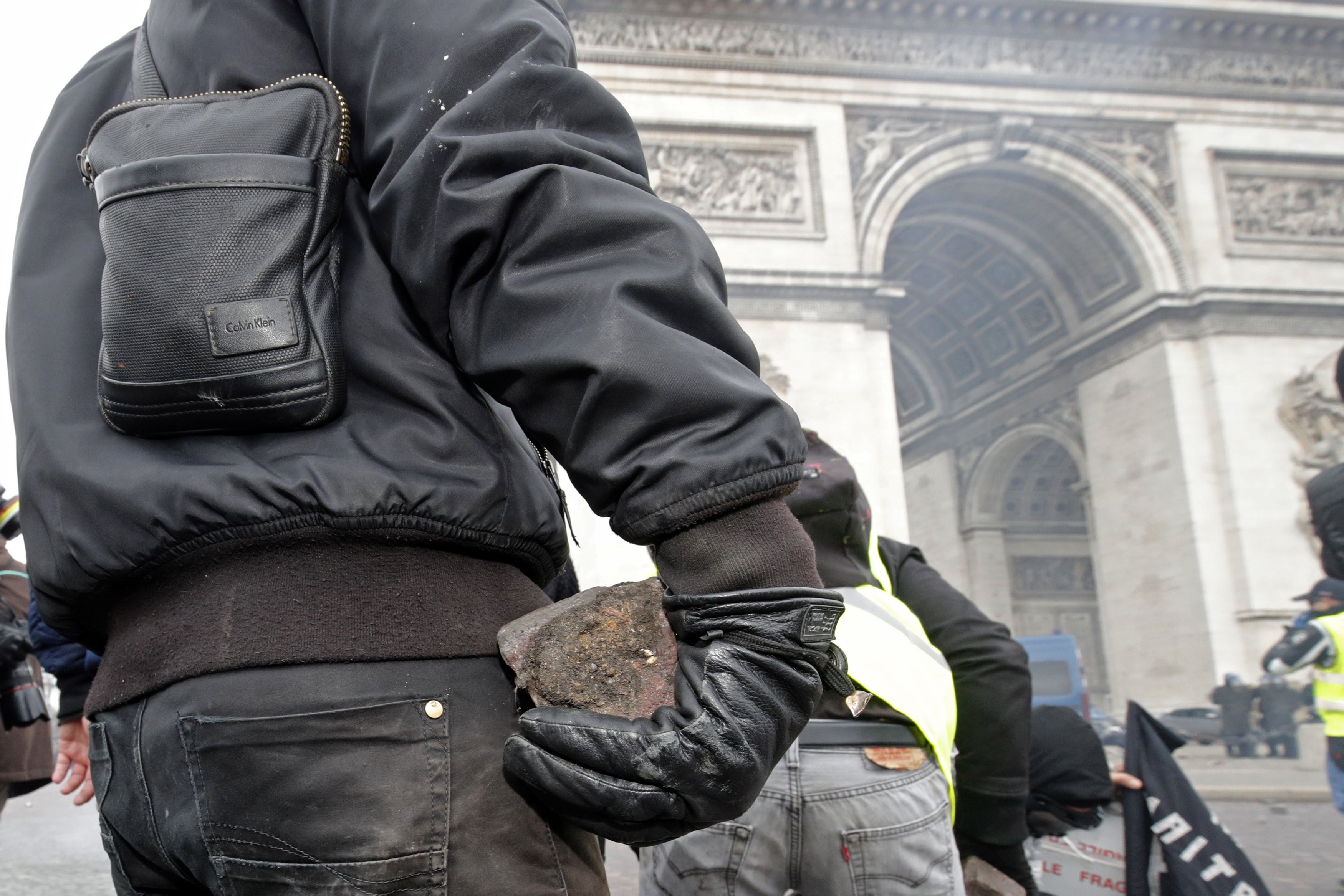 DÜNYADAKİ AYAKLANMALAR EKONOMİYİ VE TURİZMİ FELCE UĞRATTI /  Dünyada 2019 yılı, ekonomi temelli çeşitli sosyal eylemlerle geçti. Sosyal eylemler o kadar hız aldı ki, sorunlara çözüm önerileri bile durdurulmasını önlemedi.