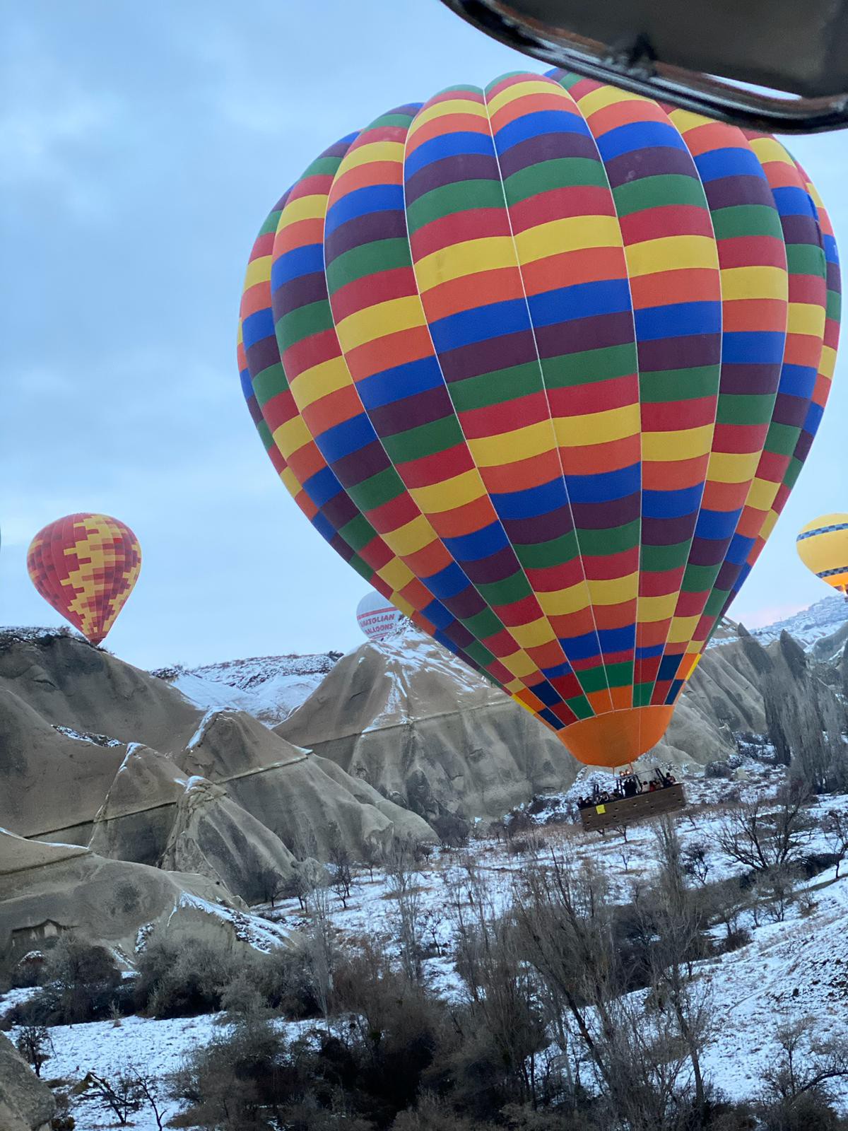 Kapadokya bu yıl turist rekoru kırdı. Balon turizmine ilgi çok. Balon turizminin bu rekora büyük katkı sunduğunu söyleyebiliriz.