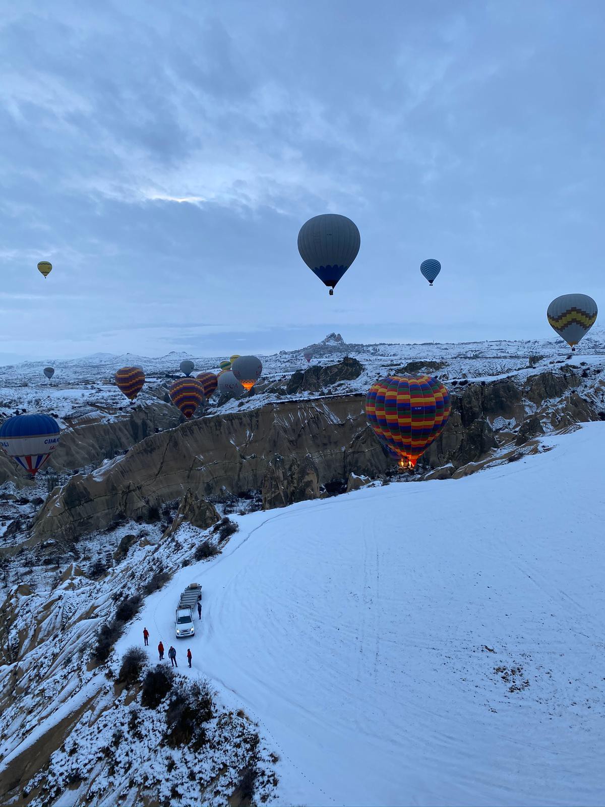 Uçuş yaklaşık bir saat sürüyor.