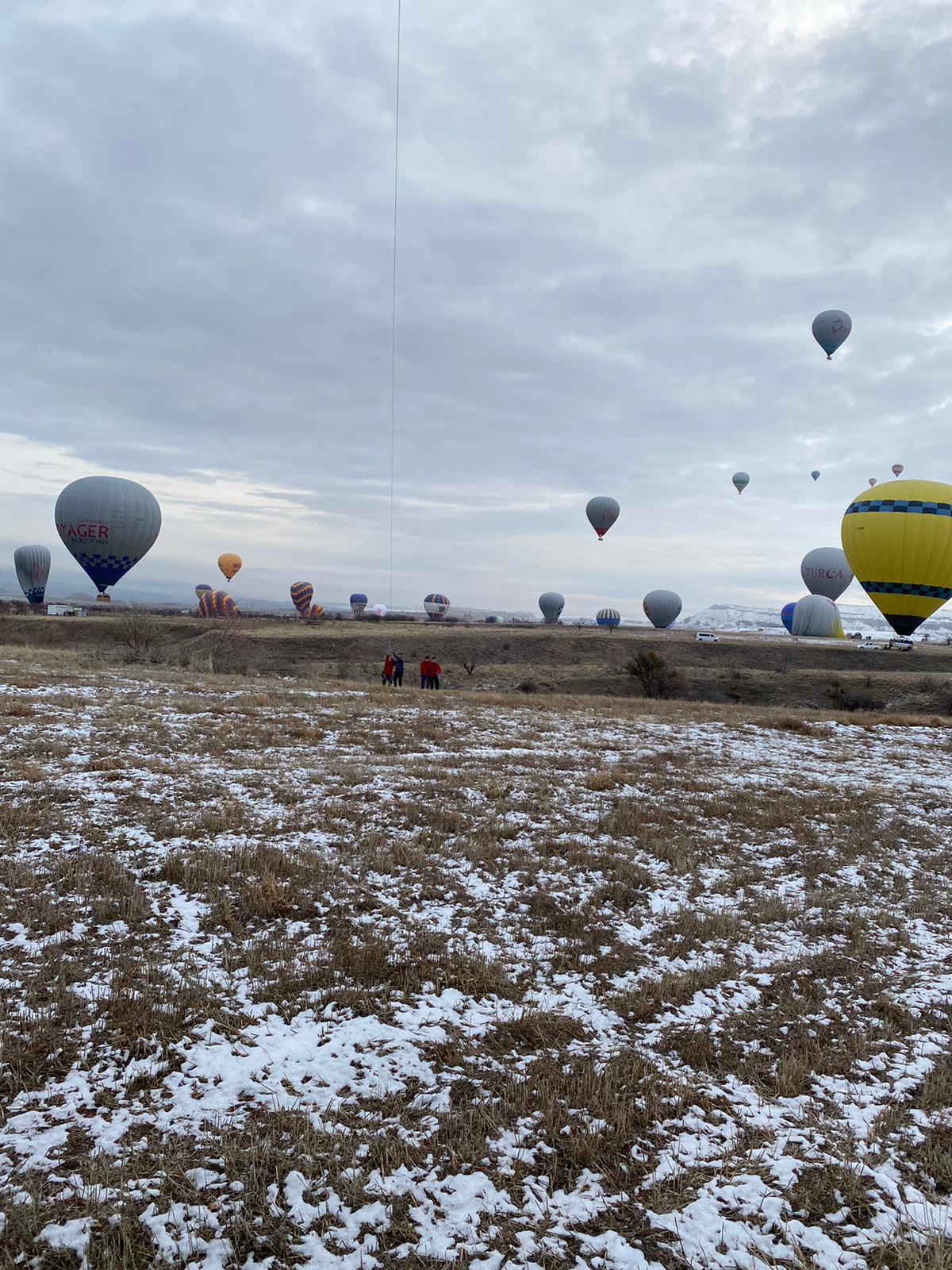 Bazı balonlar 2 kişilik. Bizim görüntüleri aldığımız balon 20 kişilikti. Tabii bu sayı VIP hizmeti veren balonlarda 1 kişiye kadar da inebiliyor.