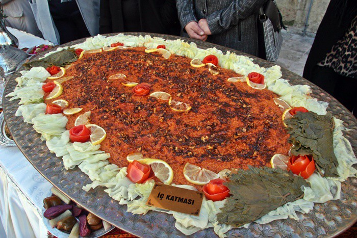 Dünyada yükselen trendlerden biri olan gastronomi turizmi Kilis için de bir hedef haline geldi. Zengin mutfağını devreye sokan kent, “Kilis Gastronomisi Dünyaya Açılıyor” projesi kapsamında tanıtım etkinliği düzenlendi.