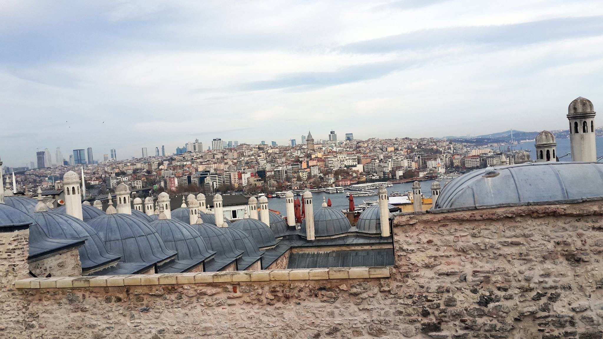 Ve iddia ediyorum, dünyanın en güzel manzarası, Süleymaniye Cami'nin bahçesinden Haliç'e bakarken gördüğündür.