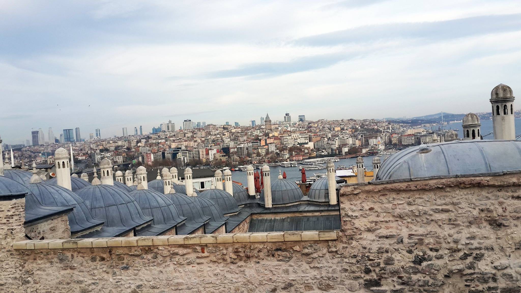 İddia ediyorum, dünyanın en güzel manzarası, Sülaymaniye Cami'nin bahçesinden Haliç'e bakarken gördüğündür.