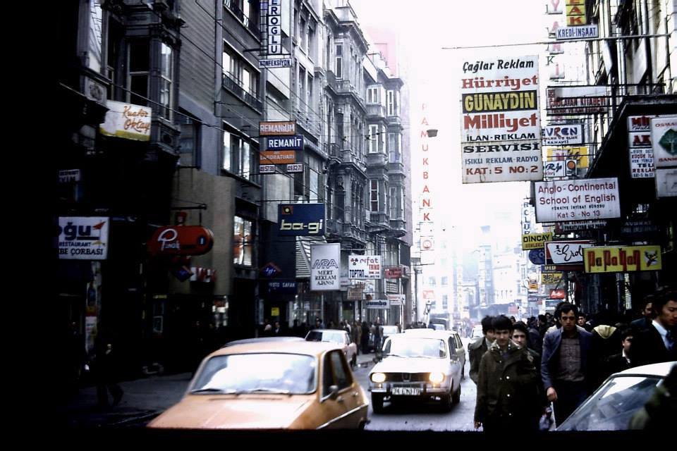 TABELACILIK BİR SANATTITeknolojinin bu kadar ileri olmadığı yıllarda tabelacılık, elde yapıldığı için aynı zamanda bir sanattı da.