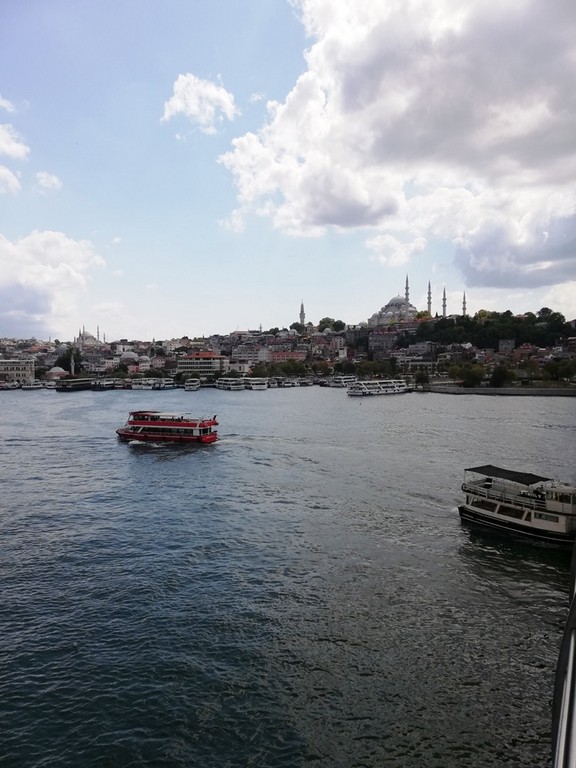 İş dünyasının kalbi konumundaki çarşı, yan sanayiden oto sanatkarına kadar malzeme arayışındaki insanların uğrak noktasıydı.