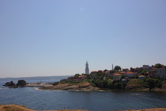 RUMELİ FENERİ / Şile’den, Beykoz’dan, Sarıyer’e kadar uzanan sınırlarda İstanbul’un içinde ama aslında çok dışındaki bu yaşamlar keşfedilmeyi bekliyor. Rumeli Feneri Köyü de bu güzelliklerden.