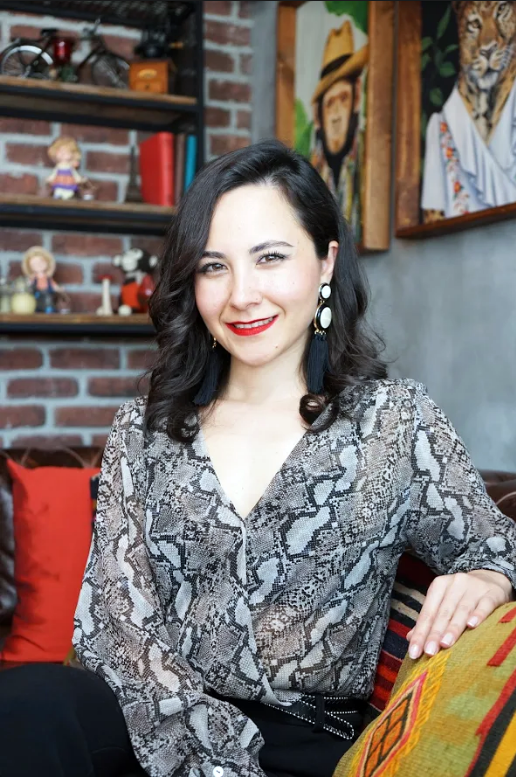 “DİJİTAL DÜNYA GERÇEK DÜNYAMIZ HALİNE DÖNÜŞTÜ”
“Çünkü öyle bir duruma geldik ki dijital dünya gerçek dünyamız haline dönüştü. Dolayısıyla dijitalleşmenin öneminin bu kadar anlaşılmış olduğu bu dönemde yaygın basının olduğu gibi yerel basının da faaliyetlerini bu yönde desteklemesi faydalı olacaktır diye düşünüyorum” şeklinde konuşuyor.