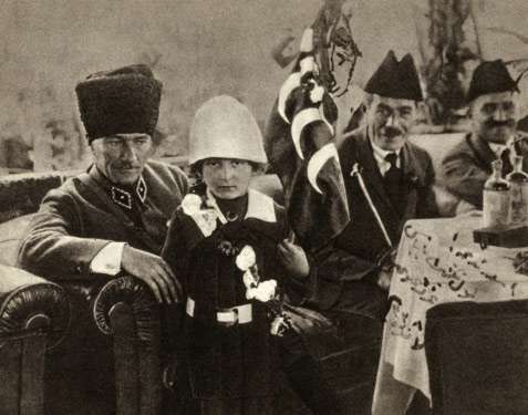 Türkiye Cumhuriyetinin kurucusu Mustafa Kemal Atatürk, Türkiye Büyük Millet Meclisi'nin (TBMM) 23 Nisan 1920'de Ankara'da açılmasının milli bayram olarak ilan kutlanmasını çocuklara armağan etmiştir.