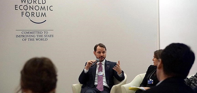 Bakan Albayrak Davos'ta şirket CEO'larıyla görüştü