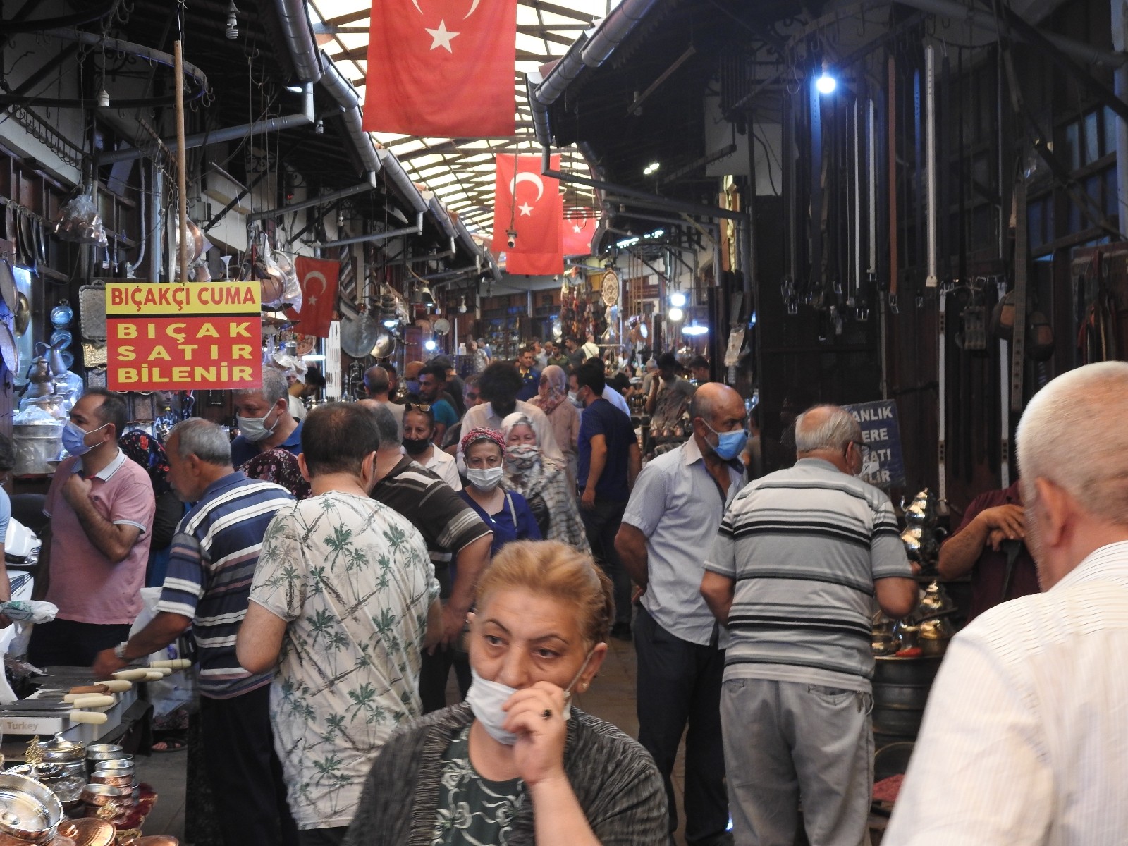 Gaziantep’te çarşı ve pazarlarda bayram yoğunluğu