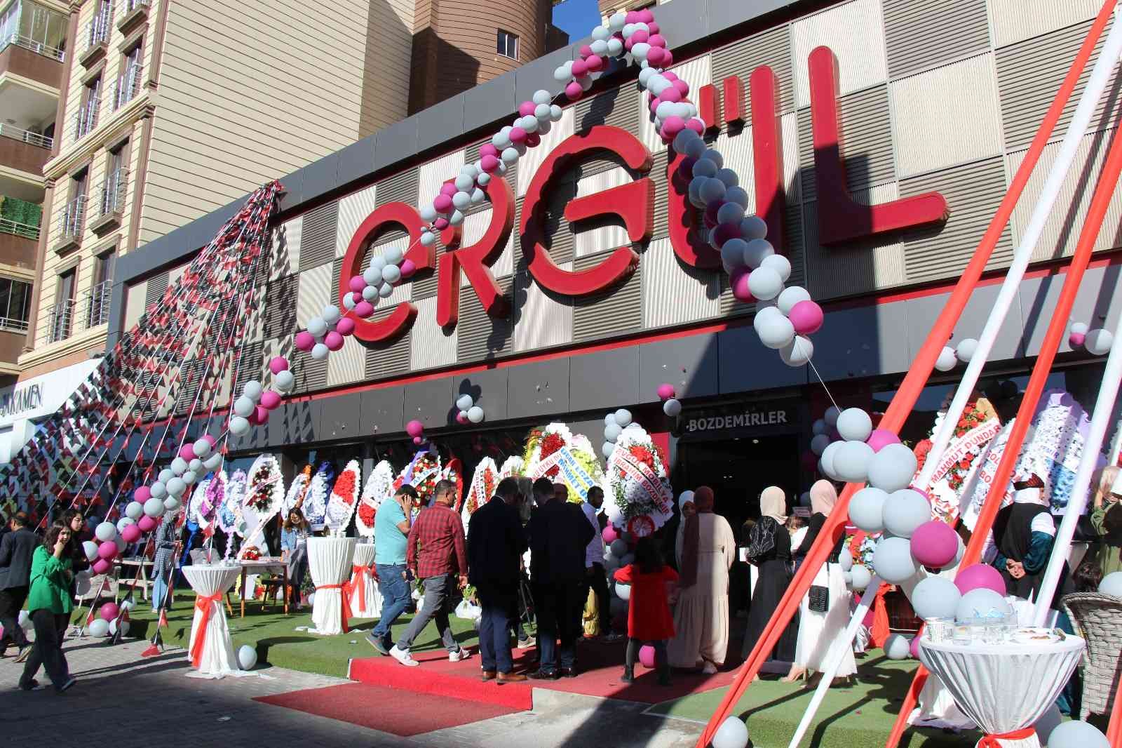 Mardin’in en büyük mobilya mağazası açıldı