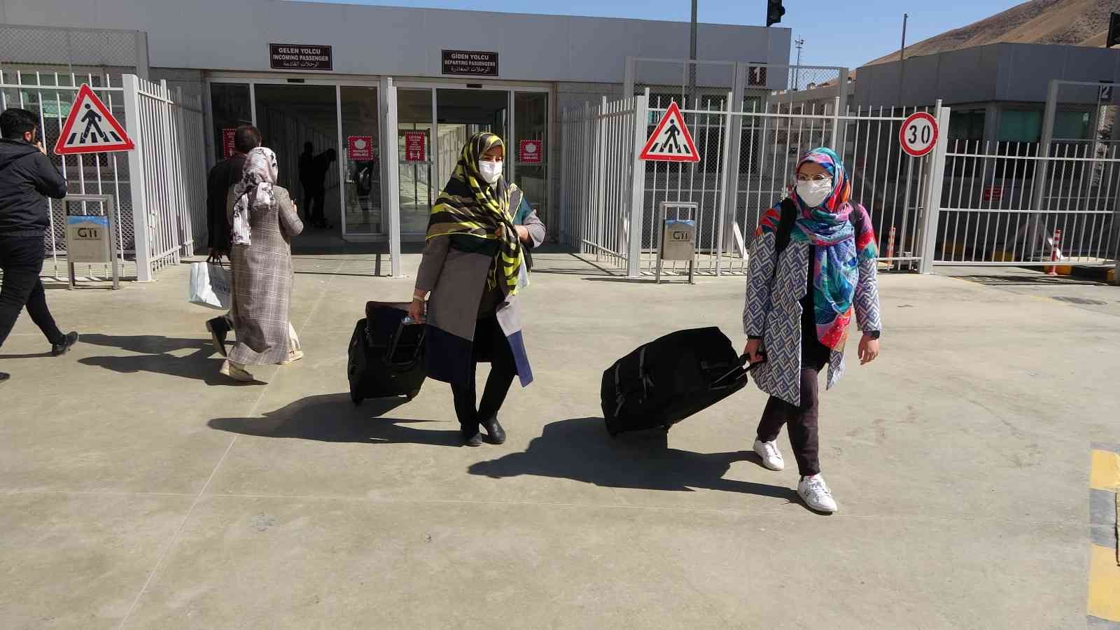 İran sınır kapılarını 15 gün süreyle kapattı