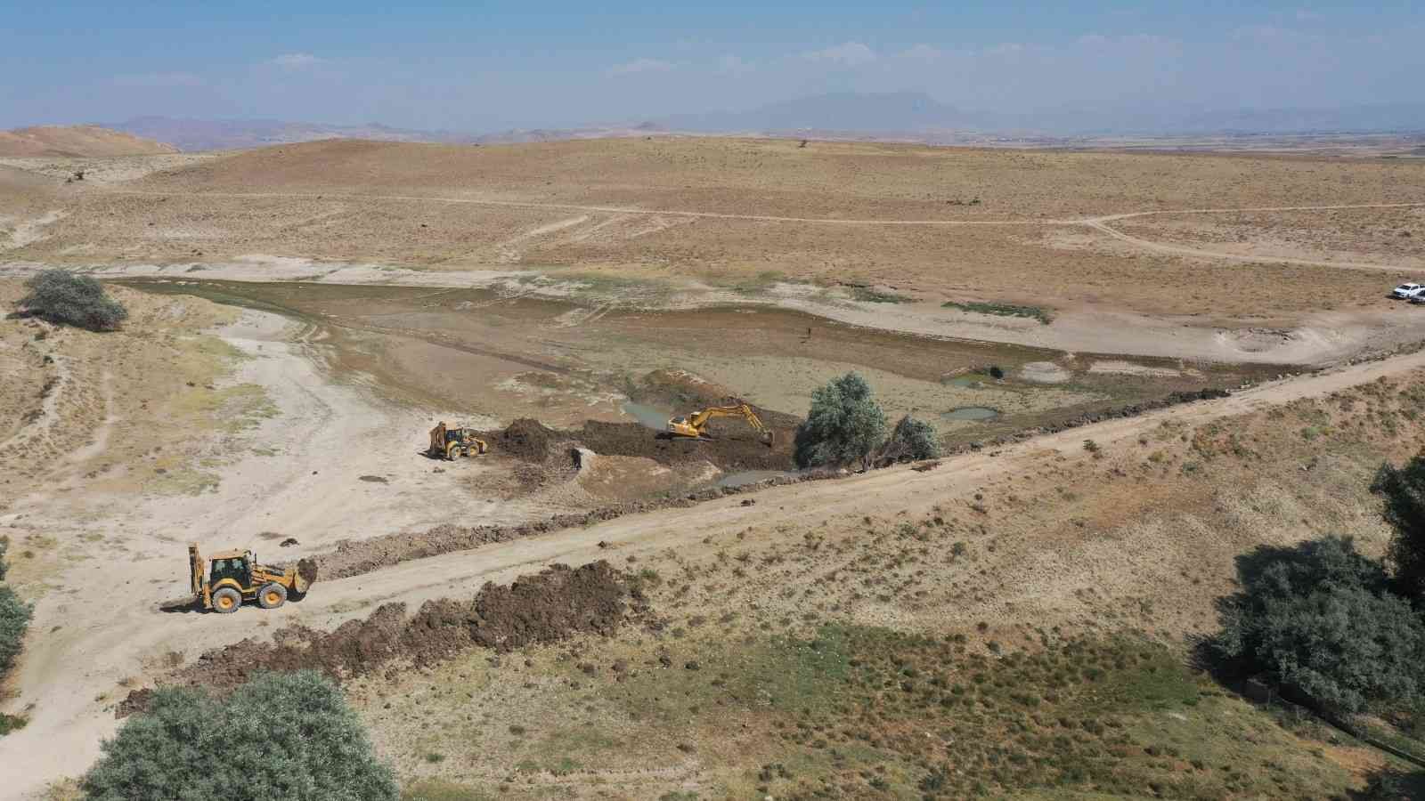 Sarımehmet Barajı’nın suyu tarım arazileriyle buluşuyor