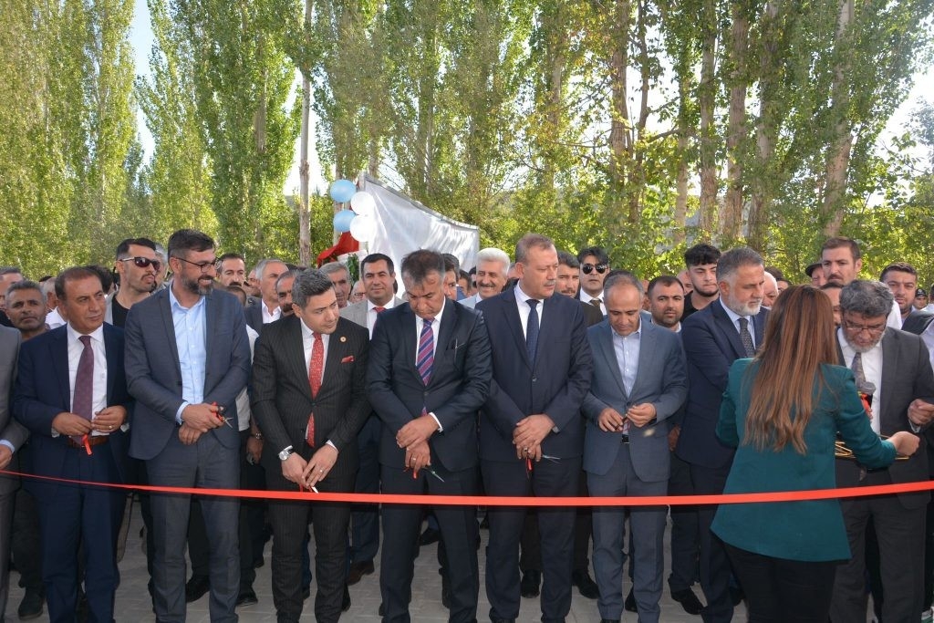 Hizan’da 500 kişinin istihdam edileceği tekstil fabrikası açıldı