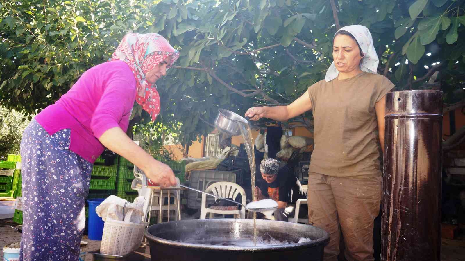 Sarıgöllü kadınların el emeği ürünlerine talep yağıyor
