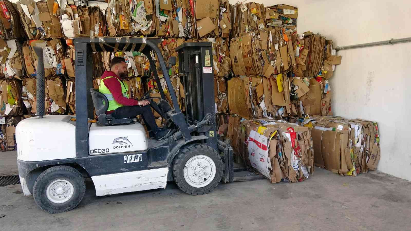 Akdağmadeni’nde aylık 120 ton atık geri dönüşümle ekonomiye kazandırılıyor